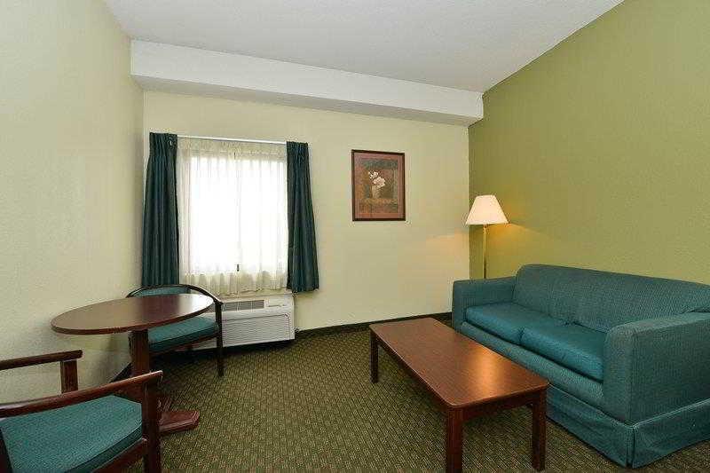 Quality Inn & Suites Southport Indianápolis Exterior foto